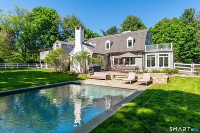 Beautifully updated 4/5 bedroom 4 1/2 bath residence offering a - photo 3