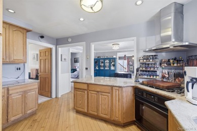 Charming 3-bedroom, 1.5-bath home in Mahopac with lake access to - photo 3
