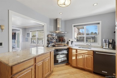 Charming 3-bedroom, 1.5-bath home in Mahopac with lake access to - photo 4