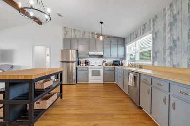 Welcome to your dream coastal retreat at Alligator Point! This - photo 10