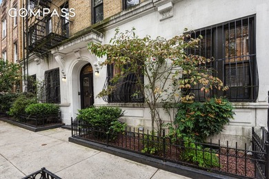 Sun-filled and thoughtfully renovated 1-bedroom in the heart of - photo 9