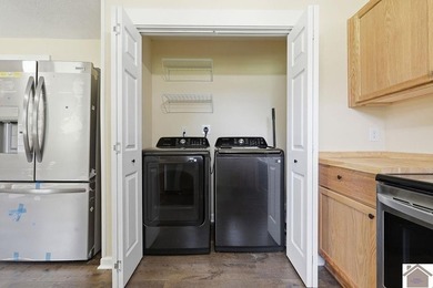 Welcome to this beautifully remodeled 3-bedroom, 1.5-bath, 1,111 - photo 11