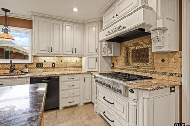 Welcome to refined living in the highly sought-after Mount - photo 13