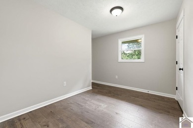 Welcome to this beautifully remodeled 3-bedroom, 1.5-bath, 1,111 - photo 13