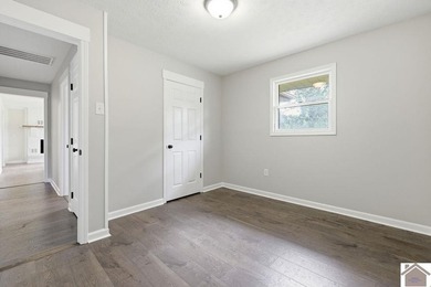 Welcome to this beautifully remodeled 3-bedroom, 1.5-bath, 1,111 - photo 15