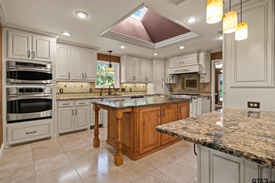 Welcome to refined living in the highly sought-after Mount - photo 16
