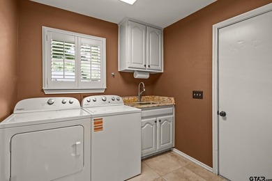 Welcome to refined living in the highly sought-after Mount - photo 17