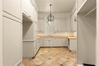Waterfront Italian Villa in The Cascades Experience timeless - photo 17