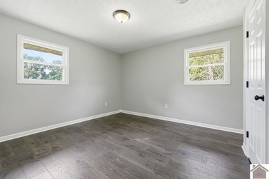Welcome to this beautifully remodeled 3-bedroom, 1.5-bath, 1,111 - photo 17