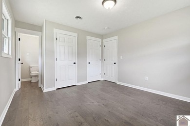 Welcome to this beautifully remodeled 3-bedroom, 1.5-bath, 1,111 - photo 18