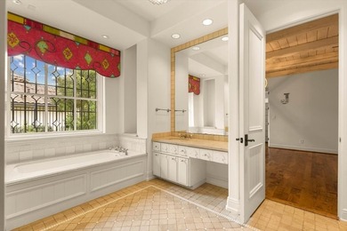 Waterfront Italian Villa in The Cascades Experience timeless - photo 23
