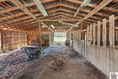 Welcome to this beautifully remodeled 3-bedroom, 1.5-bath, 1,111 - photo 26