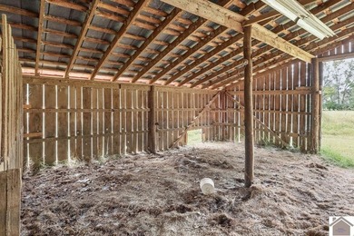 Welcome to this beautifully remodeled 3-bedroom, 1.5-bath, 1,111 - photo 27