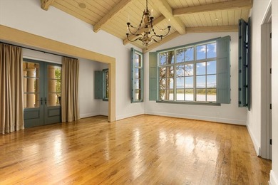 Waterfront Italian Villa in The Cascades Experience timeless - photo 28