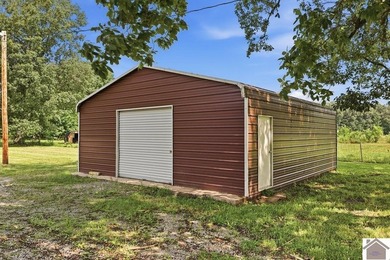 Welcome to this beautifully remodeled 3-bedroom, 1.5-bath, 1,111 - photo 29