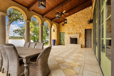 Waterfront Italian Villa in The Cascades Experience timeless - photo 35