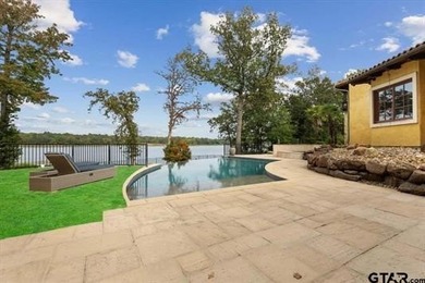 Waterfront Italian Villa in The Cascades Experience timeless - photo 36