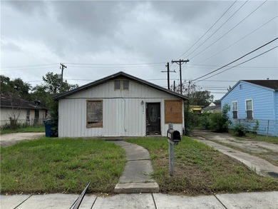 Selling AS IS ! Looking for investors, flippers, or buyers ready - photo 1