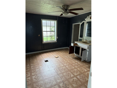 Selling AS IS ! Looking for investors, flippers, or buyers ready - photo 5