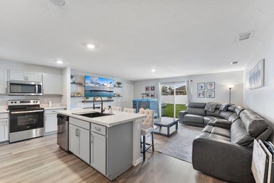Discover this stunning 4 bedroom, 2 bathroom single family home - photo 15