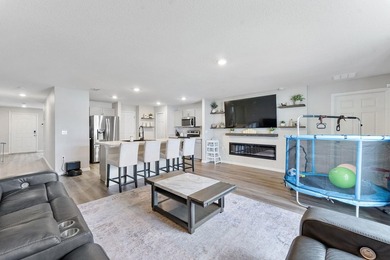 Discover this stunning 4 bedroom, 2 bathroom single family home - photo 17