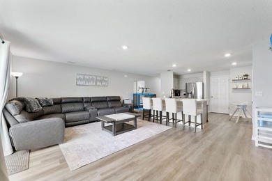 Discover this stunning 4 bedroom, 2 bathroom single family home - photo 18