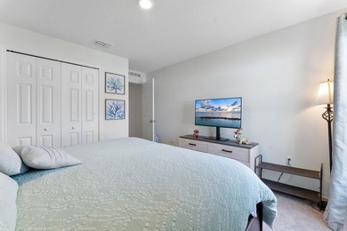 Discover this stunning 4 bedroom, 2 bathroom single family home - photo 23