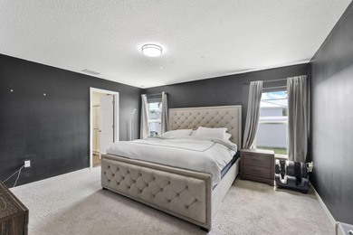 Discover this stunning 4 bedroom, 2 bathroom single family home - photo 25