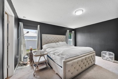 Discover this stunning 4 bedroom, 2 bathroom single family home - photo 26