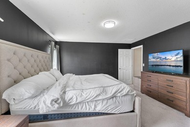 Discover this stunning 4 bedroom, 2 bathroom single family home - photo 27