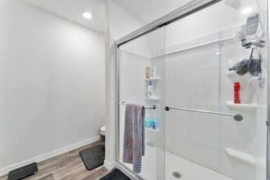Discover this stunning 4 bedroom, 2 bathroom single family home - photo 29