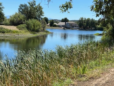 Beautiful level lot, amazing views of the surrounding hills - photo 2