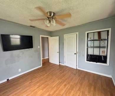 Welcome to 4325 Kostoryz Road in Corpus Christi, a versatile - photo 11