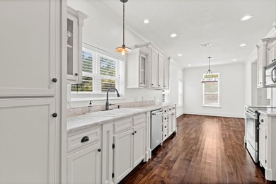 An elegantly crafted cottage, this two-story home in Santa Rosa - photo 13