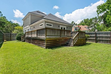 An elegantly crafted cottage, this two-story home in Santa Rosa - photo 36