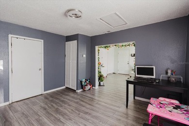 Finally is vacant and Freshly painted and move-in ready!! - photo 8