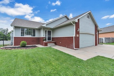 Back on the market at no fault of the seller! Welcome home to - photo 3
