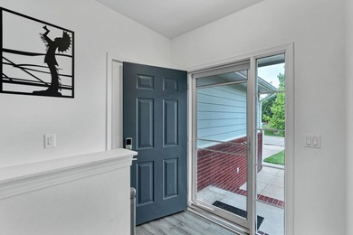 Back on the market at no fault of the seller! Welcome home to - photo 5