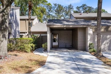 Lake Townhome/Townhouse For Sale in Fern Park, Florida