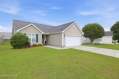 This beautiful three bedroom, two bathroom has vaulted ceilings - photo 2