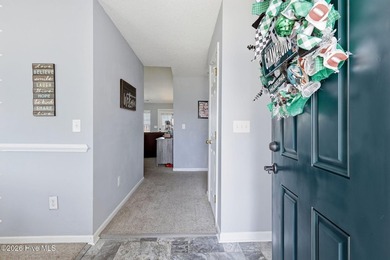 This beautiful three bedroom, two bathroom has vaulted ceilings - photo 6