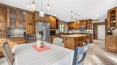 Inviting Lake Home in prestigous Foxhead Shores Estates brings - photo 12