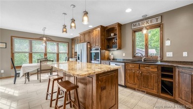 Inviting Lake Home in prestigous Foxhead Shores Estates brings - photo 14