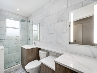 Beautifully updated residence in a charming East Lincoln Park