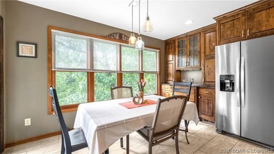 Inviting Lake Home in prestigous Foxhead Shores Estates brings - photo 15