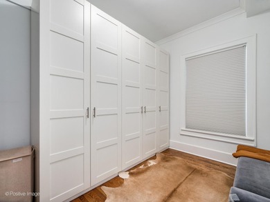 Beautifully updated residence in a charming East Lincoln Park