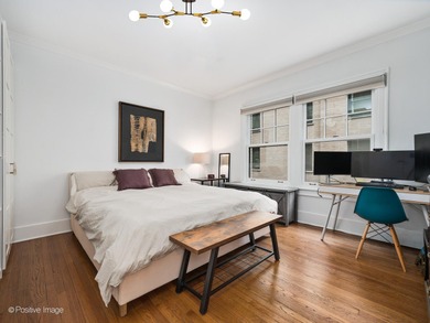 Beautifully updated residence in a charming East Lincoln Park