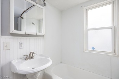 Welcome to 19307 Kildeer Avenue in Cleveland! 3 bedrooms, 1 1/2 - photo 16