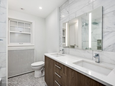 Beautifully updated residence in a charming East Lincoln Park