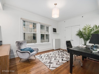 Beautifully updated residence in a charming East Lincoln Park